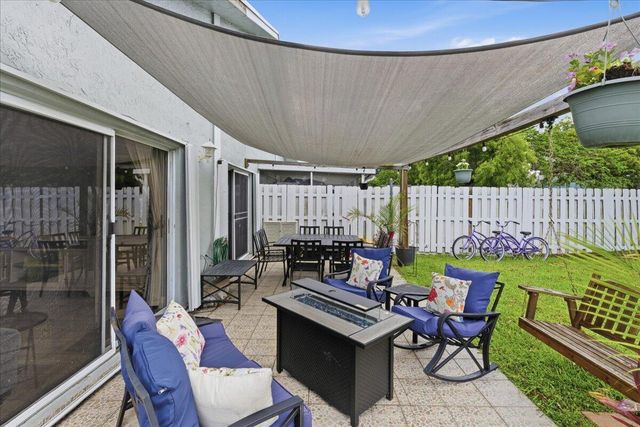 970 SW 111th Way, Davie, FL 33324
