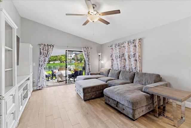 970 SW 111th Way, Davie, FL 33324
