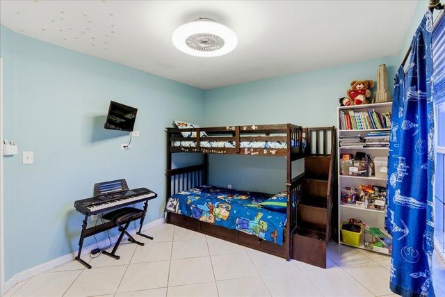 970 SW 111th Way, Davie, FL 33324