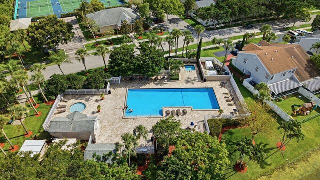 970 SW 111th Way, Davie, FL 33324