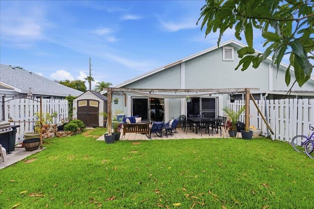 970 SW 111th Way, Davie, FL 33324