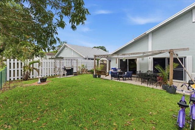 970 SW 111th Way, Davie, FL 33324