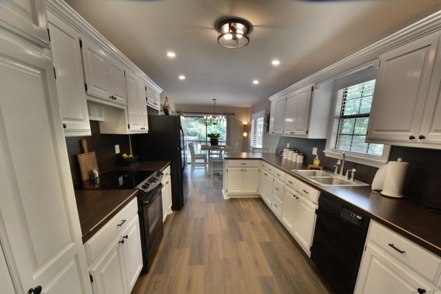 210 EDGEWATER Circle, Hot Springs, AR 71913