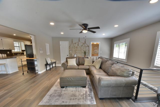 210 EDGEWATER Circle, Hot Springs, AR 71913