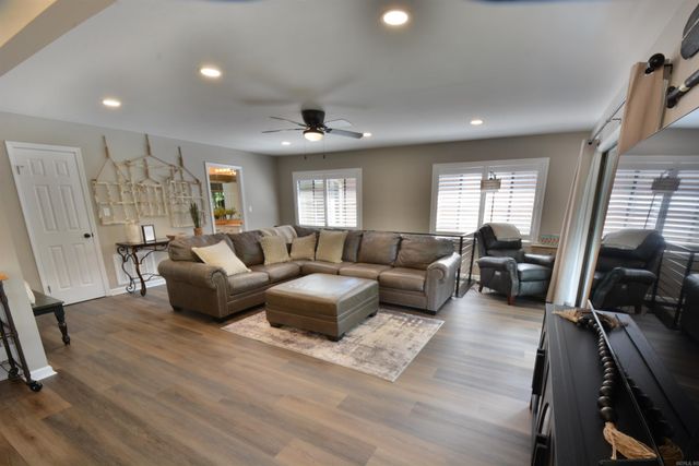 210 EDGEWATER Circle, Hot Springs, AR 71913