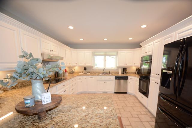 210 EDGEWATER Circle, Hot Springs, AR 71913