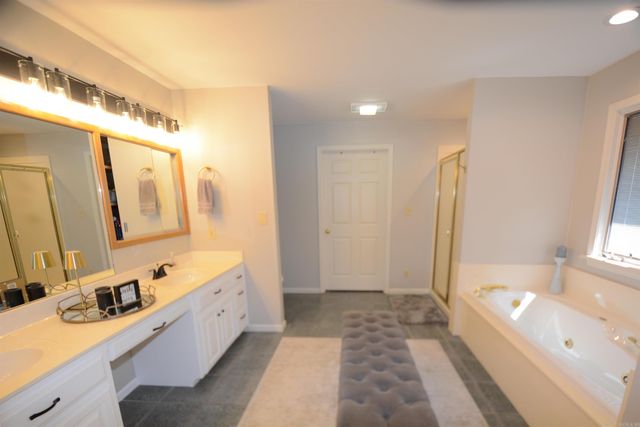 210 EDGEWATER Circle, Hot Springs, AR 71913