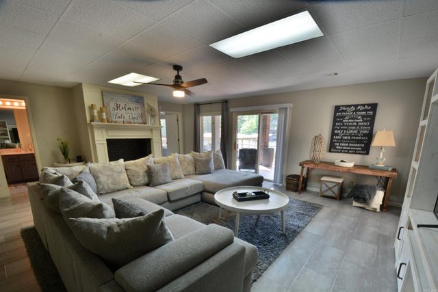 210 EDGEWATER Circle, Hot Springs, AR 71913