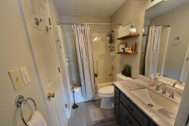 210 EDGEWATER Circle, Hot Springs, AR 71913
