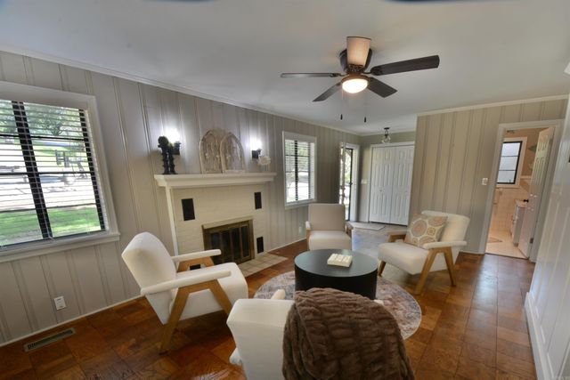 210 EDGEWATER Circle, Hot Springs, AR 71913
