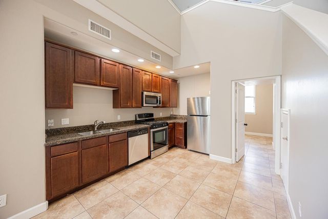 563 W 6th Street, Tempe, AZ 85281