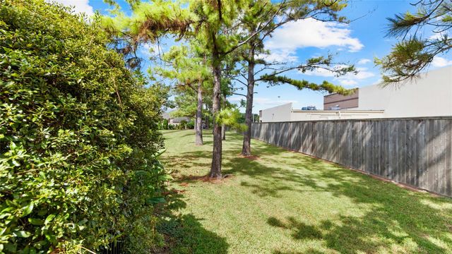 2430 Fairway Pointe Drive, League City, TX 77573