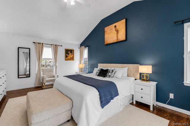 27 Radcliffe Road, Island Park, NY 11558