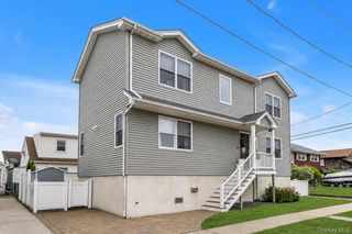 27 Radcliffe Road, Island Park, NY 11558