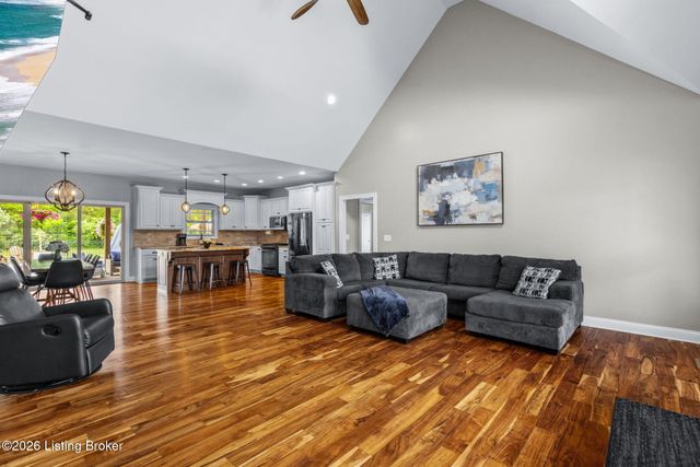 673 Martha's Ct, Mt Washington, KY 40047