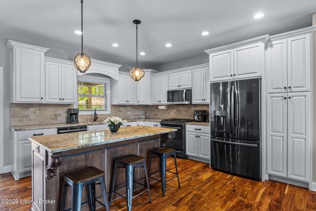673 Martha's Ct, Mt Washington, KY 40047