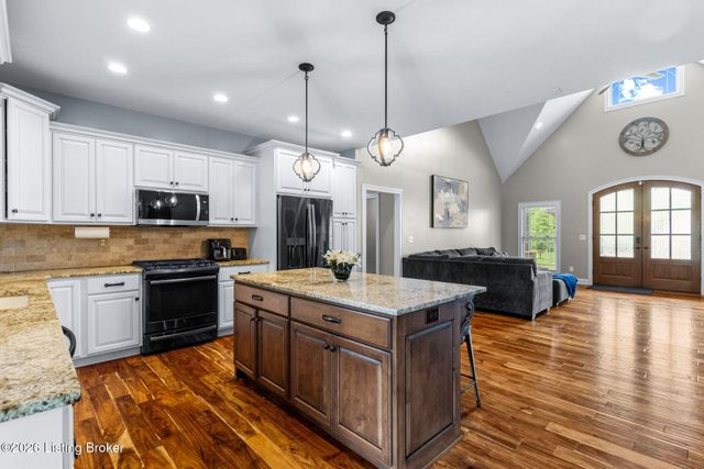 673 Martha's Ct, Mt Washington, KY 40047