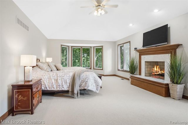 60 Kingsley Manor Drive, Bloomfield Hills, MI 48304