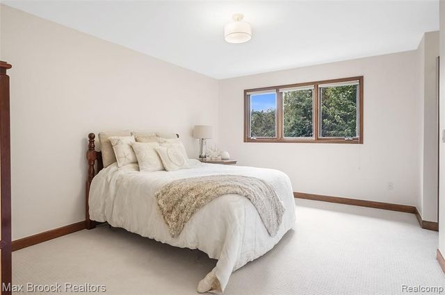 60 Kingsley Manor Drive, Bloomfield Hills, MI 48304
