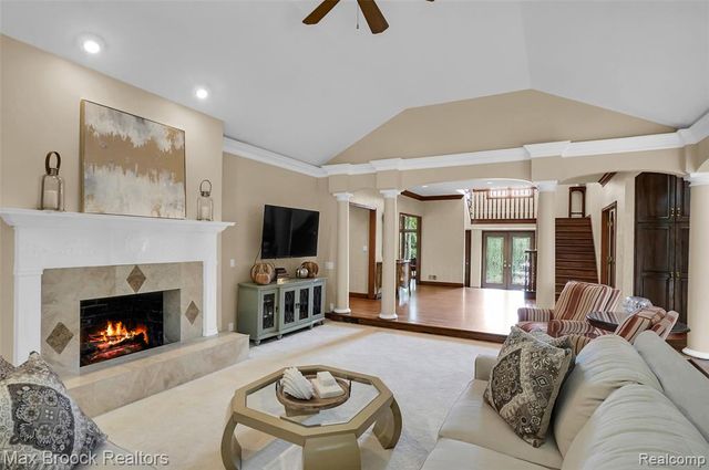 60 Kingsley Manor Drive, Bloomfield Hills, MI 48304