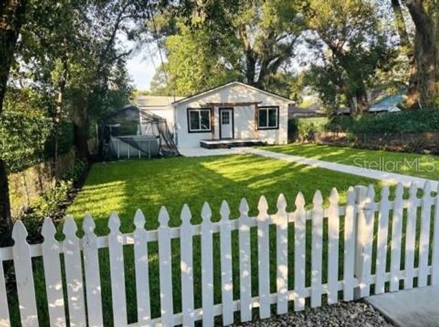 2102 E CARACAS STREET, Tampa, FL 33610