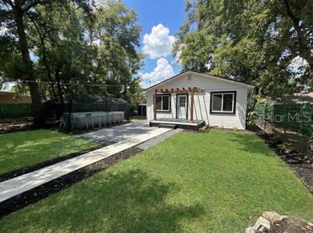 2102 E CARACAS STREET, Tampa, FL 33610