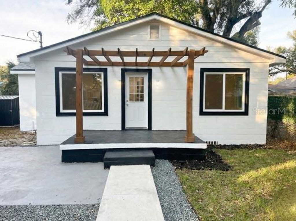 2102 E CARACAS STREET, Tampa, FL 33610