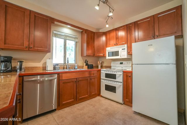 13806 N HAMILTON Drive 101, Fountain Hills, AZ 85268