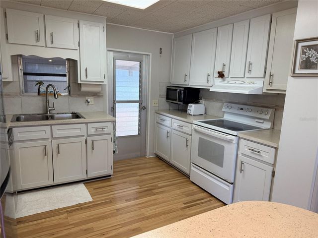 560 LILY OF THE VALLEY DRIVE, Venice, FL 34293