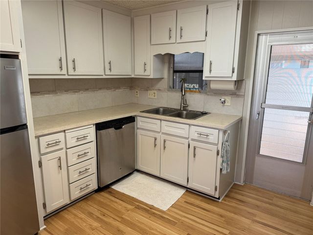 560 LILY OF THE VALLEY DRIVE, Venice, FL 34293