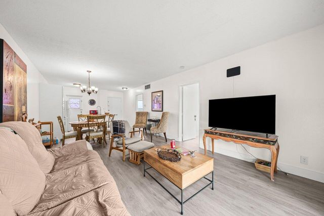 1117 Lake Terrace 207, Boynton Beach, FL 33426