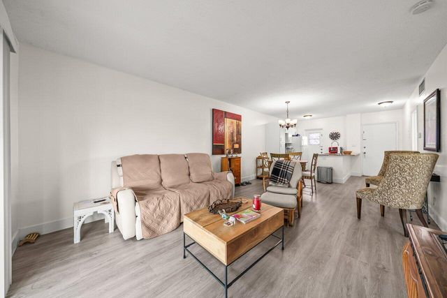 1117 Lake Terrace 207, Boynton Beach, FL 33426