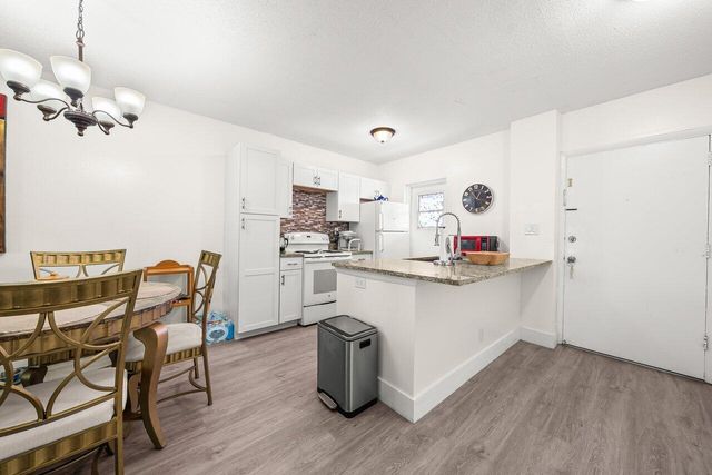 1117 Lake Terrace 207, Boynton Beach, FL 33426