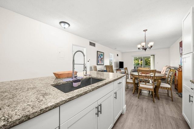 1117 Lake Terrace 207, Boynton Beach, FL 33426