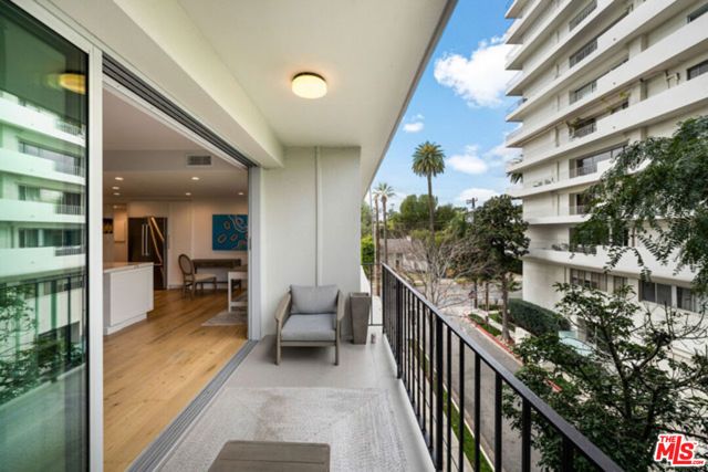 818 N Doheny Drive 401, West Hollywood, CA 90069