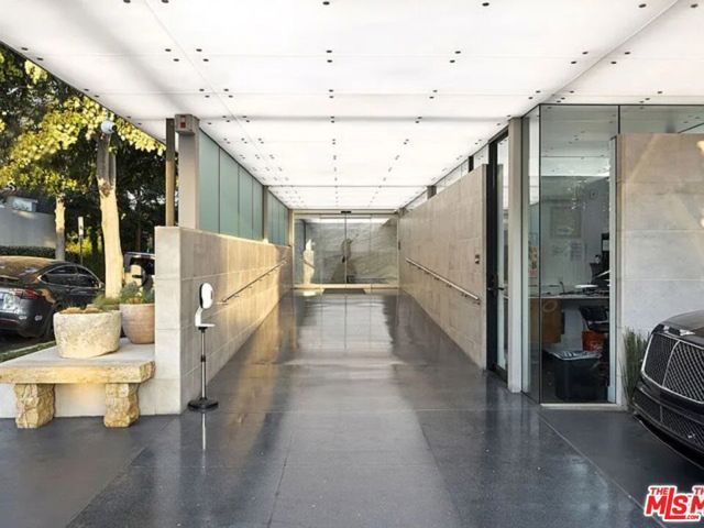 818 N Doheny Drive 401, West Hollywood, CA 90069