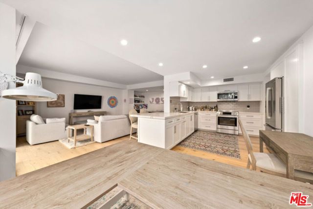 818 N Doheny Drive 401, West Hollywood, CA 90069