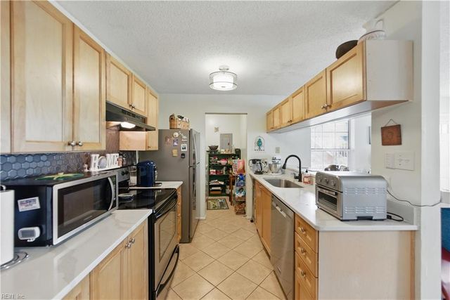 5600 Landfall DR, Virginia Beach, VA 23462