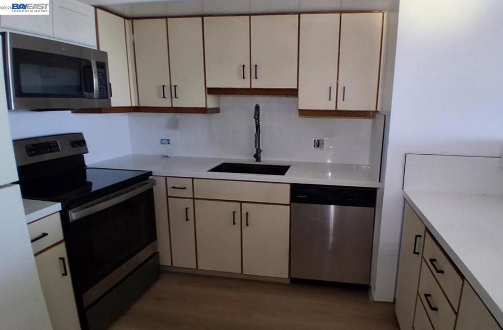 Image 4 of property listing at 6363 Christie Ave 905, Emeryville, CA 94608