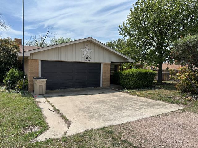 1002 Wrights W, Comanche, TX 76442