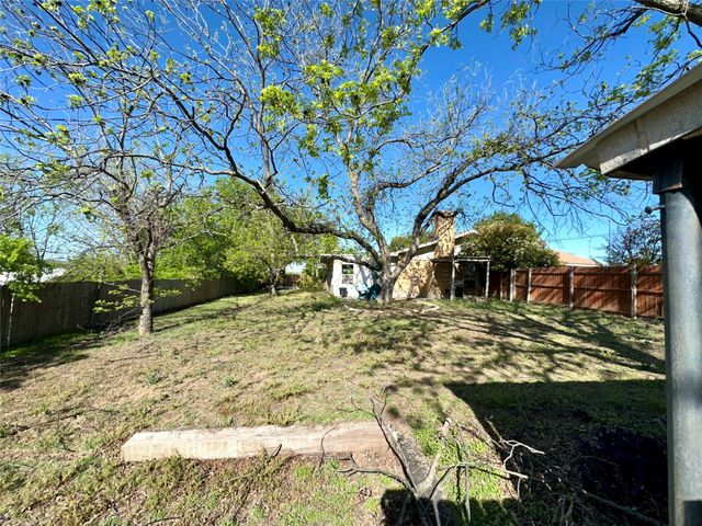 1002 Wrights W, Comanche, TX 76442