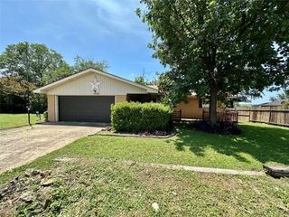 1002 Wrights W, Comanche, TX 76442
