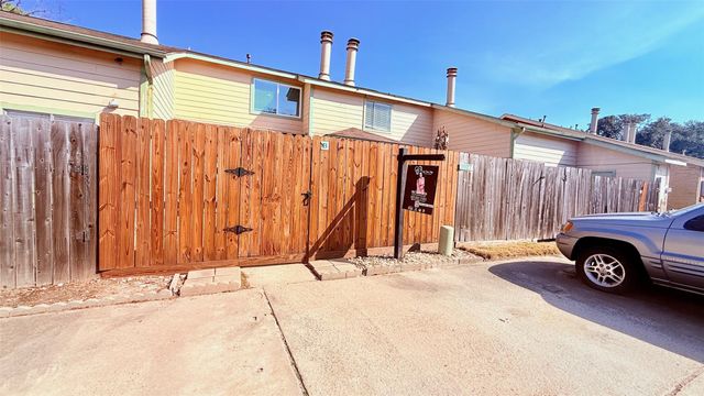 1927 Country Village Boulevard B, Humble, TX 77338