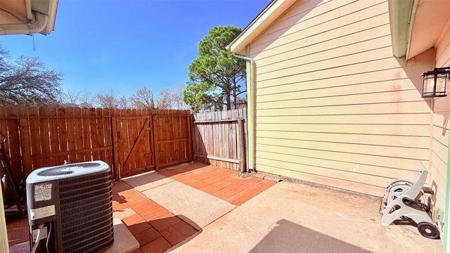 1927 Country Village Boulevard B, Humble, TX 77338