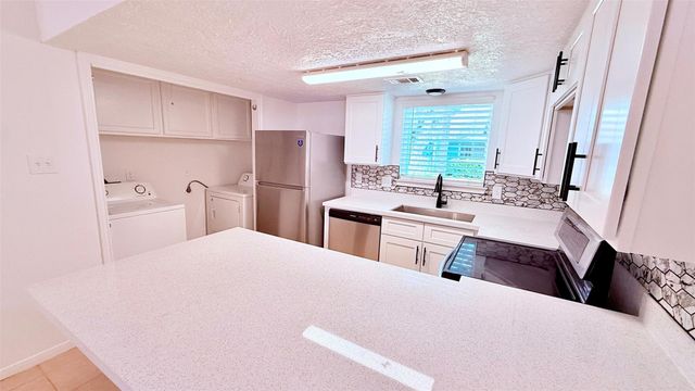 1927 Country Village Boulevard B, Humble, TX 77338