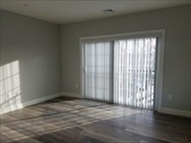 40 Ames Ave 305, Canton, MA 02021