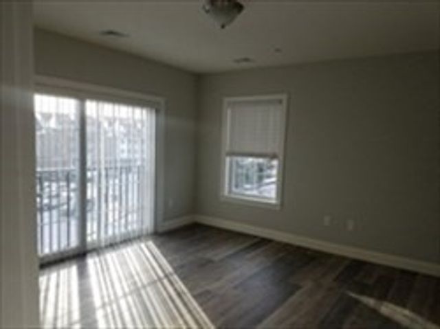 40 Ames Ave 305, Canton, MA 02021