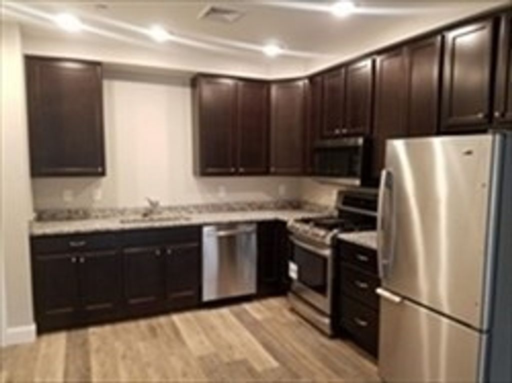 40 Ames Ave 305, Canton, MA 02021