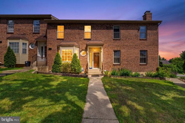 1910 ALBERTA DR, Whitehall, PA 18052