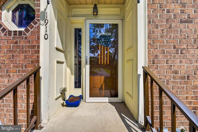 1910 ALBERTA DR, Whitehall, PA 18052